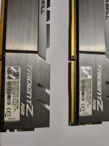 2x8GB RAM DDR4 3200 TridentZ RGB (Não aceito troca, valor já está no mínimo)