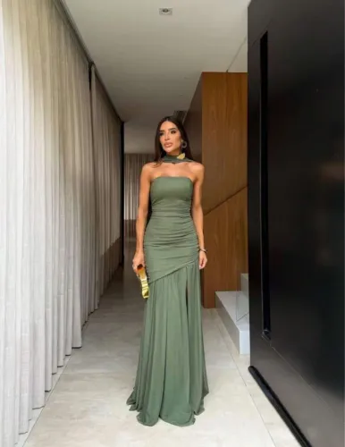 Vestido verde oliva de festa