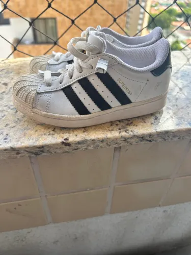 Tênis adidas superstar infantil 