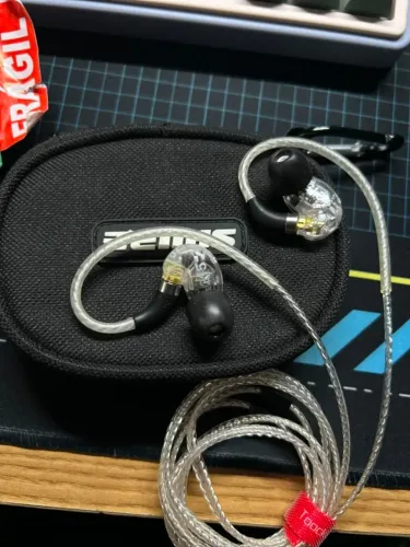Fone Shure SE215 de Ouvido In-Ear (USADO 4x)
