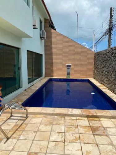 Casa com piscina em Pau Amarelo