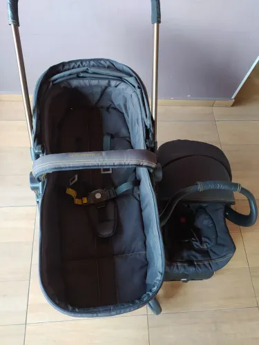Carrinho de bebê + Bebê conforto + base para carro