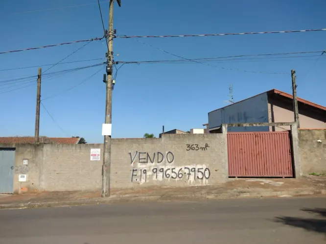Lote COM/RESID em Cosmópolis-SP, de frente ao ginásio de esportes.