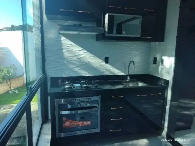 BS IMOBILIARIA VENDE!! Flat Camboinhas Novo - Piso todo novo em porcelanato branco.