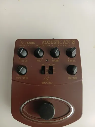 Pedal e pre amplificador behringer acoustic AdI 21