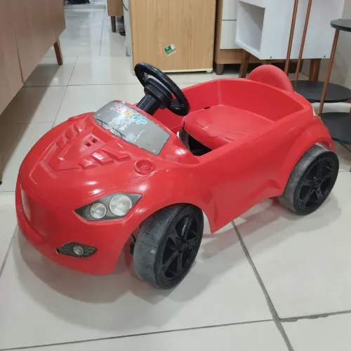 Carrinho de pedal infantil
