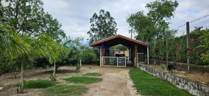 Chácara à venda em Pindamonhangaba-SP, bairro Piracuama: 1 quarto, 1 sala, 1 banheiro, 6 v