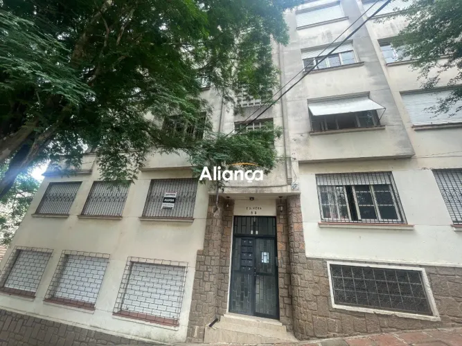 Apartamento para locação com 3 dormitórios, cozinha com armários no bairro Petrópolis em P