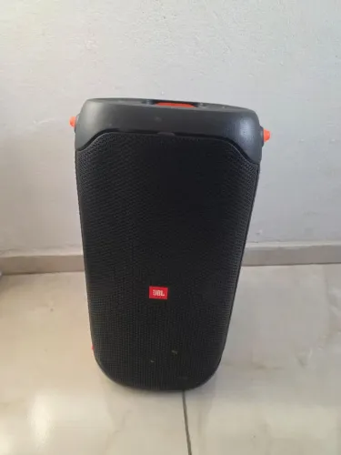 Caixa JBL partybox 110 seminova com apenas 1 ano e meio de uso com estado de zero 