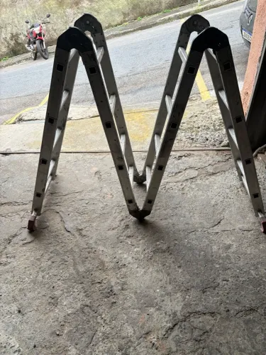 Escada articulada dobrável 16 degraus