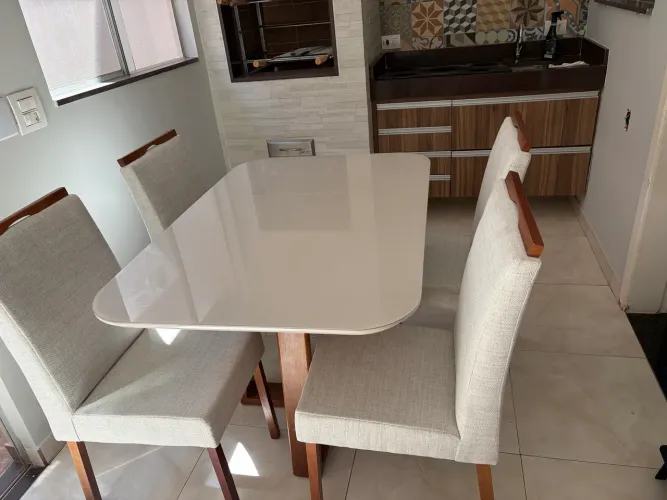 Mesa 4 cadeiras