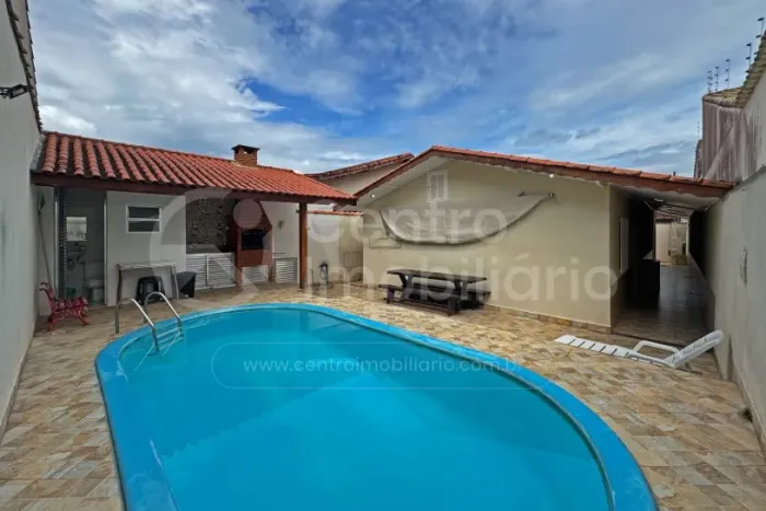 CASA à venda com piscina e 4 quartos em Peruíbe, no bairro Balneario Barra de Jangada