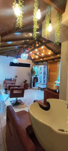 Lindo Salão de Beleza Novíssimo