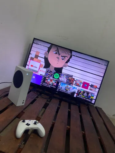 Xbox séries e TV 2 controles 