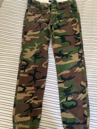 Calça Camuflada Vans
