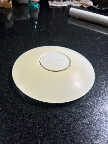 Ubiquiti Unifi primeira geração - está amarelado
