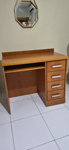 Excelente escrivaninha