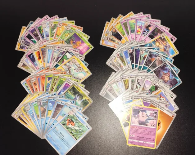 Lote com 85 Cartas Pokémon TCG - Originais