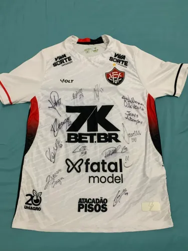 Pra vender camisa autografada do Vitória.