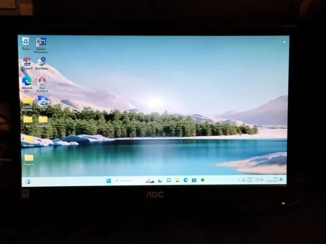 Monitor AOC 15,6" HD.