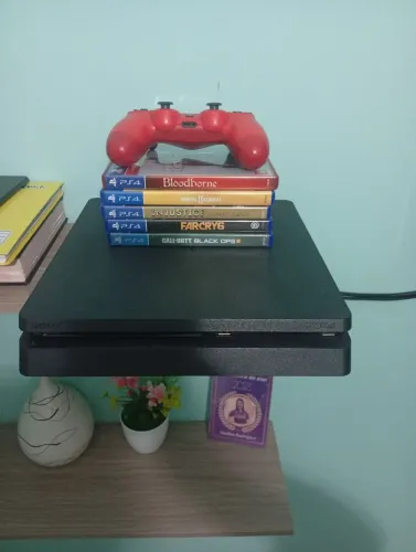 VENDE-SE PLAY 4 COM 5 JOGOS