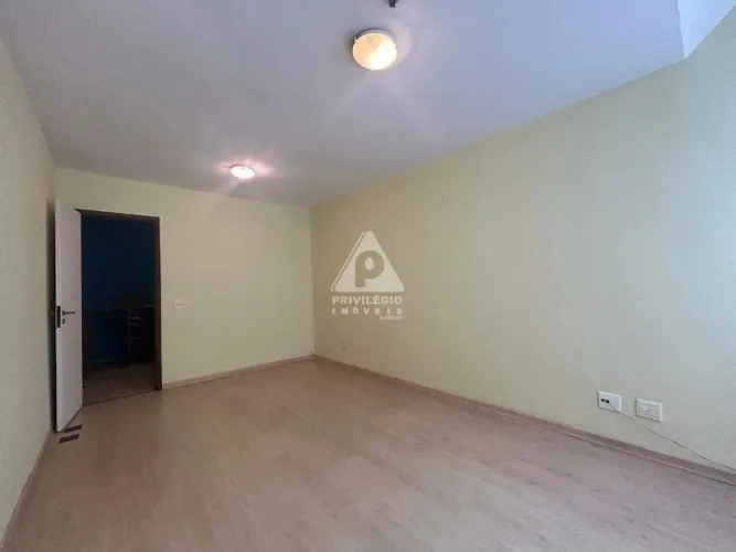 Sala comercial com Vaga na Escritura e Vista para o Cristo Redentor