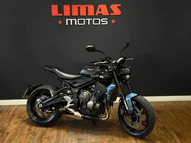 Trident 660 Preta 2023 - Apenas 15.900 KM.