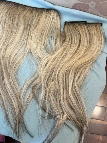 cabelo loiro com fita