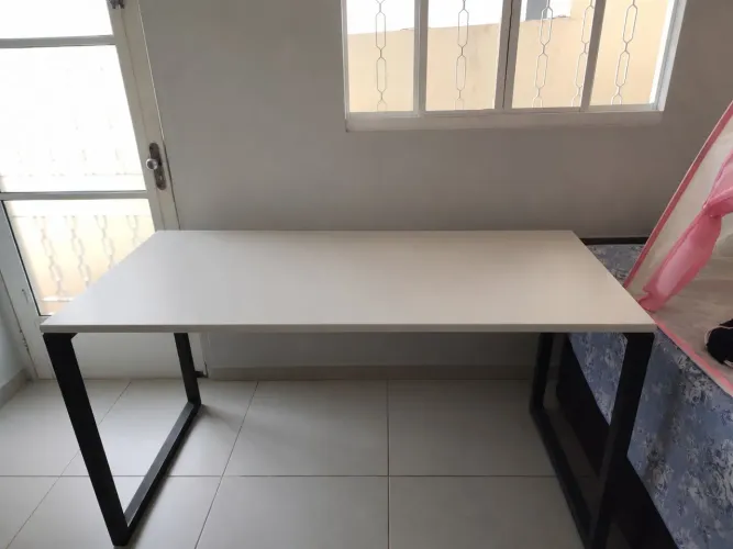 Mesa gamer personalizada e reforçada com Led embaixo.