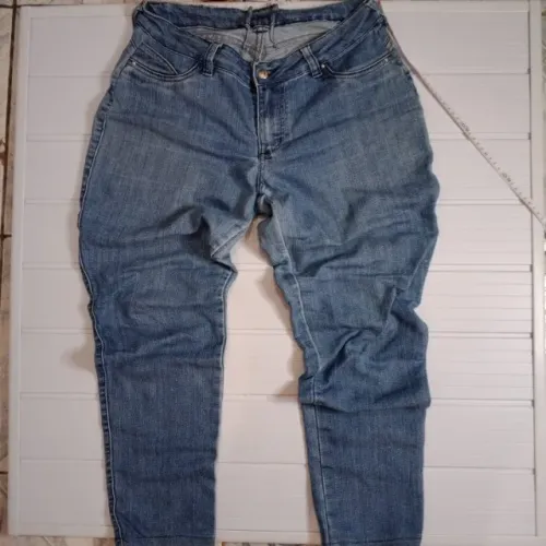 Calça jeans feminina calça jeans azul usada para trabalho dia a dia