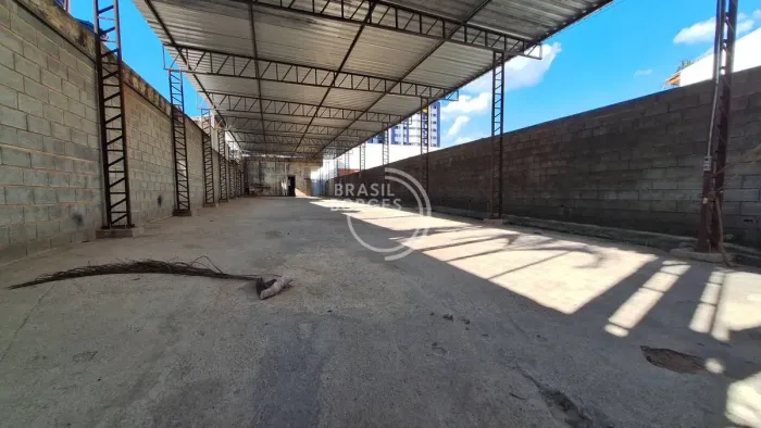 Galpão á venda Avenida Santos Dumont 650 m² 8 vagas de garagem área construída + galpão co