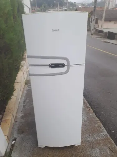 Vendo geladeira geladeira consul frost free lindona funcionando livre pra teste chama