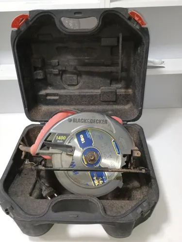 Serra circular 220v Black & Decker 1400w 184mm  7 1/4