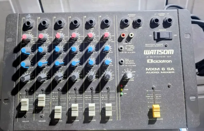 Mesa de Som WATTSOM 6cn