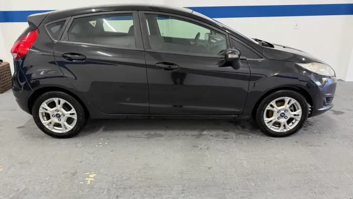 Ford Fiesta SE 1.6 8V Flex 5P 2014