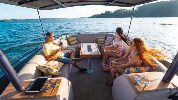 Vende-se barco com capacidade pra 20 pessoas