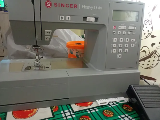 Máquina de costura Singer HD