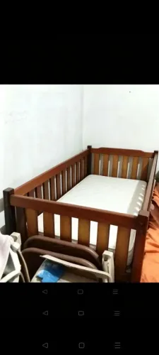 Berço de madeira maciça 