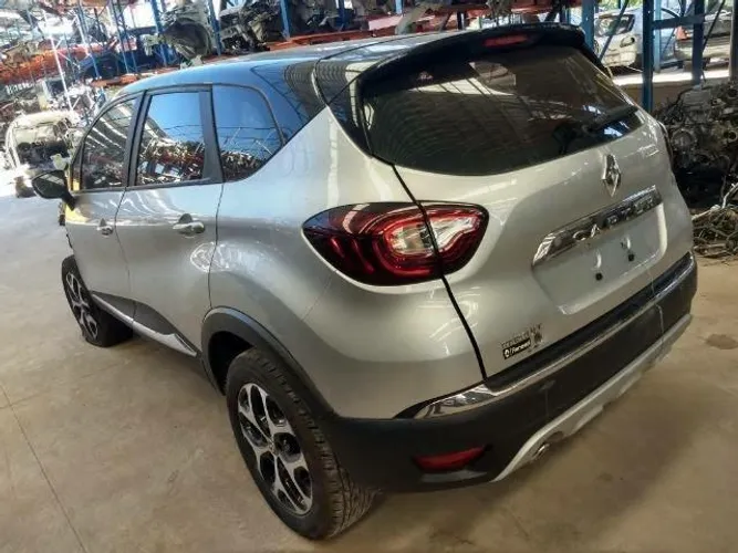 Sucata de Renault captur para retirada de peças.