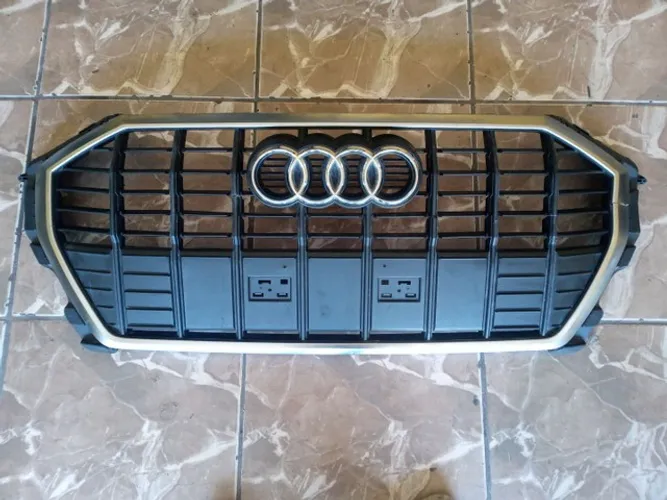 Grade Audi Q3 2021 (detalhe friso)