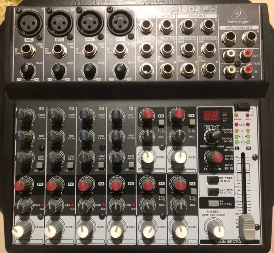Mesa de Som Behringer XENYX 1202FX