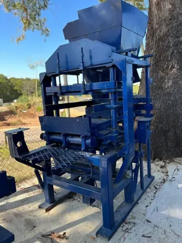 Vendo 1 Máquina Para Blocos, bloquetes,bliquetes De Cimento concreto