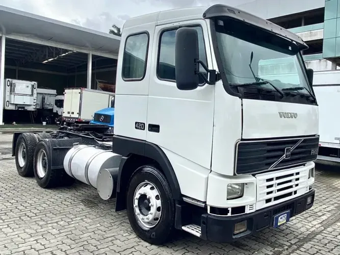Volvo FH 12 420 6x4 Ano 2003 (Repasse)