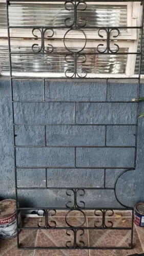 Grade de Ferro para Porta com arabescos