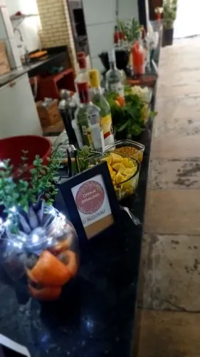 Open bar, barman 