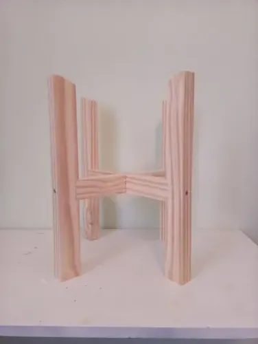Suporte Legs Para Vasos de Plantas em Madeira Pinus Envernizado