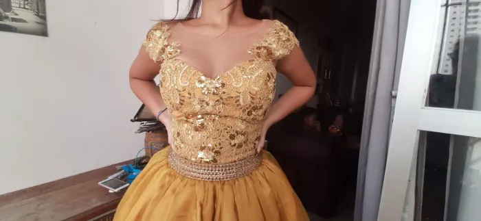 Vestido debutante dourado