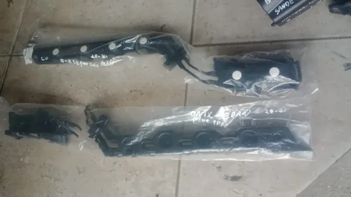 Par de Guia Suporte Para-choque traseiro Onix Sedan 2020 / 2024