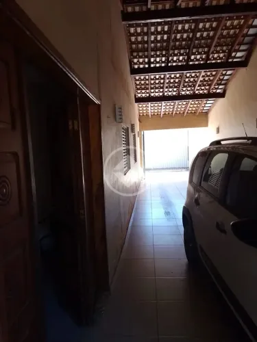 CASA VIA PUBLICA - 5 QUARTOS, 3 BANHEIROS, COMODOS AMPLOS, GARAGEM COBERTA, SAIDA FRENTE E