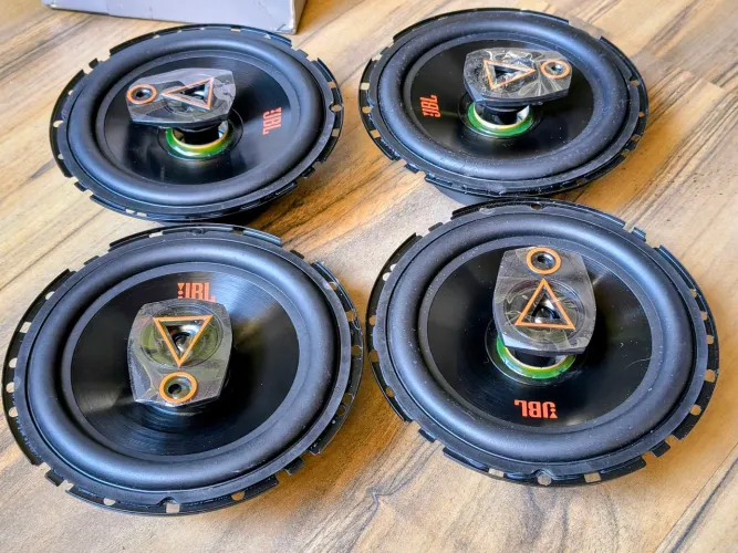 4 alto-falantes Triaxial 6 pol. JBL 6TRMS80 80W RMS 4Ohms - pouco uso 